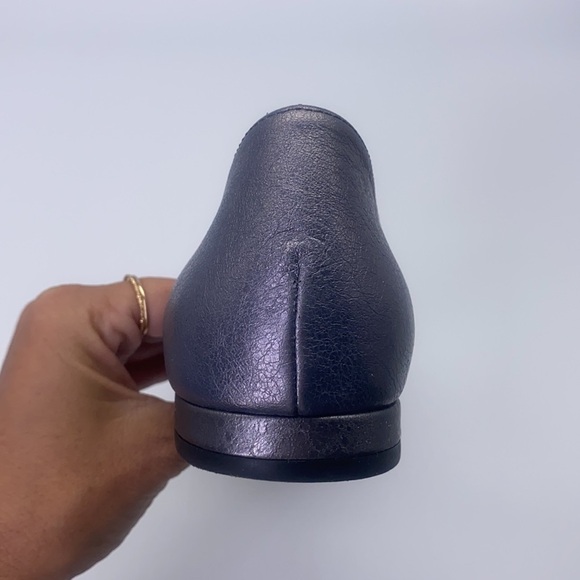 Donald Pliner - Dorsey Silver Leather Pointed Toe Flats Size 8.5 - Picture 13 of 15